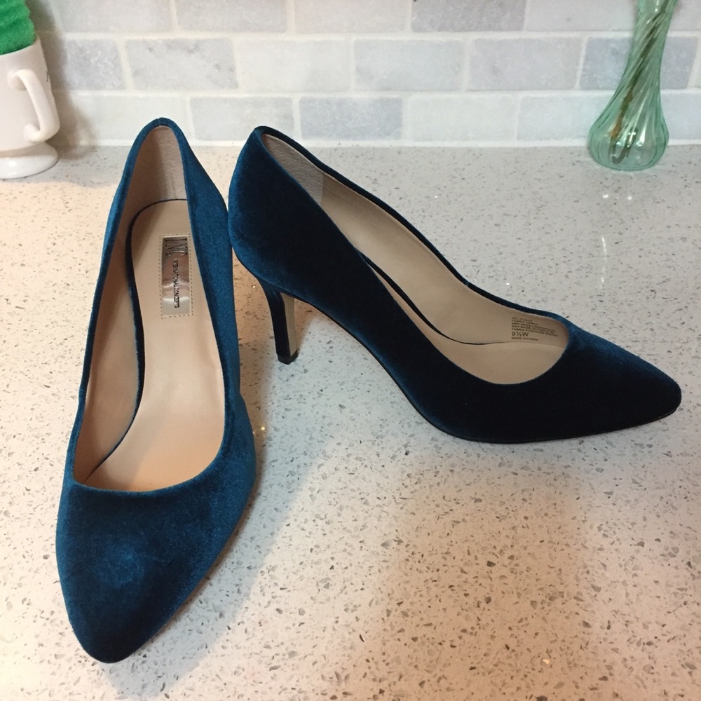 INC Teal Velvet pumps 9.5 W wide